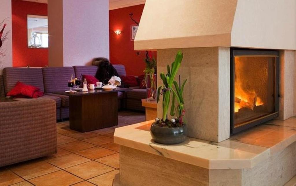 Hotel Le Montaigu Лю-Сен-Совер Екстер'єр фото